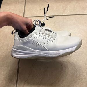 Clove shoes in white size 7